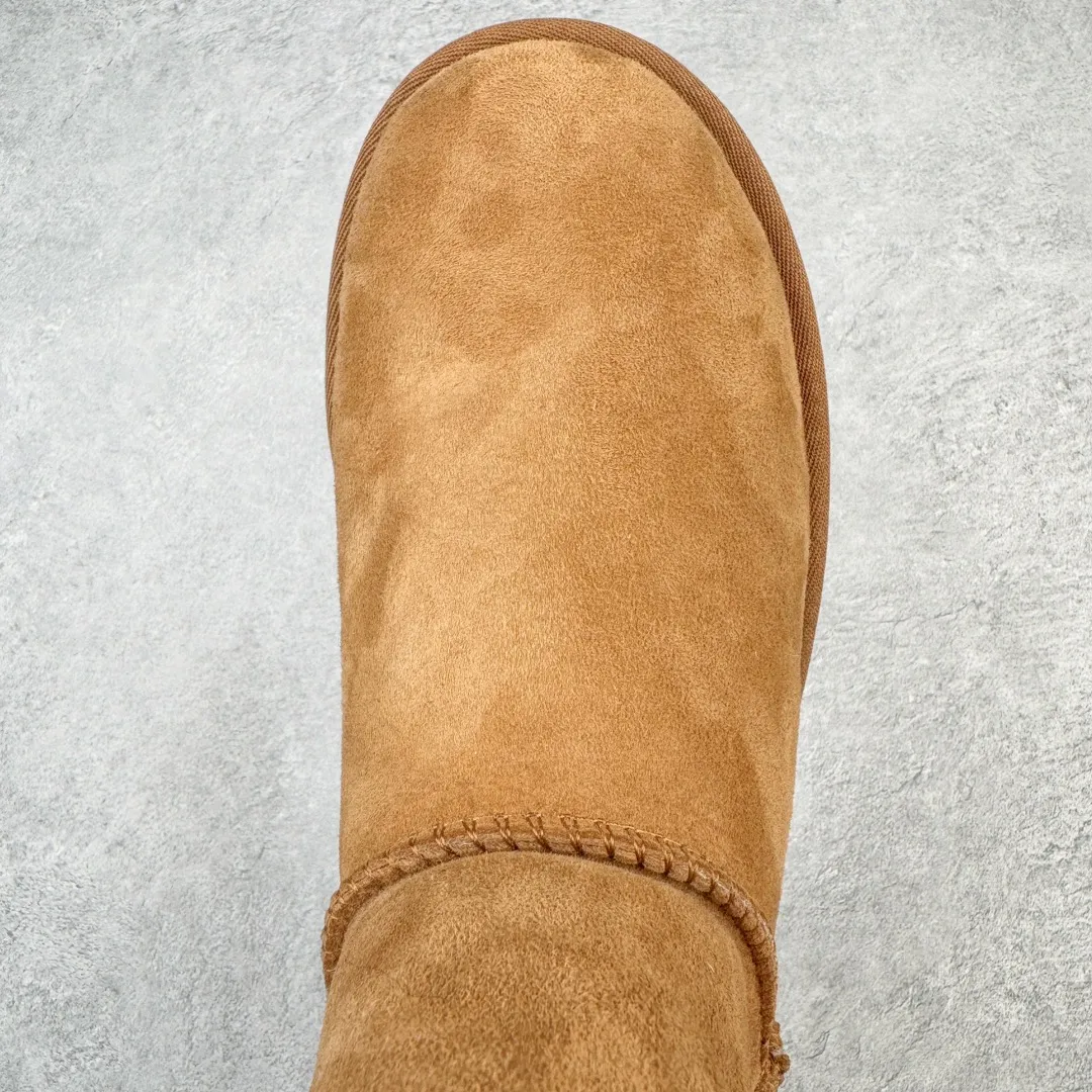 Pick up locally💰560 UGG Women's 6223 Men's 5800 classic mid-calf autumn and winter sheepskin all-in-one snow boots. All shoes are made from ZP. Longfeng A-grade Australian imported sheepskin and fur all-in-one boots for men and women. Brand OEM production line. Fully follow the ZP process. OEM original pattern maker. Adhere to no original shoes and no development options. Pay attention to every detail. The most authentic version on the market. TREADLITE "Light Wing" technology outsole. Lightweight/durable/flexible/pile size: 35 36 37 38 39 40 41 42 43 44 45 Coding: by2936090